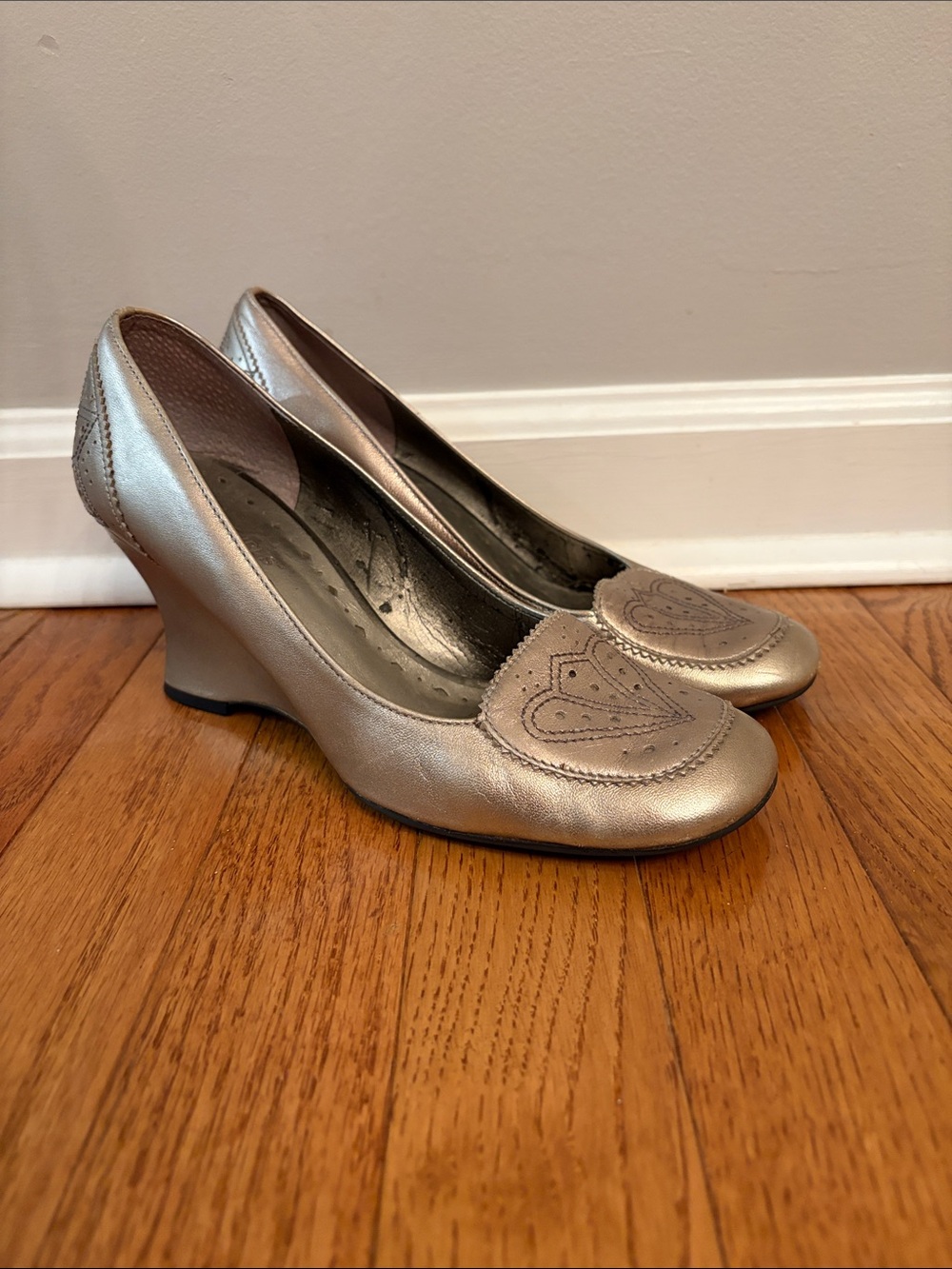 BCBG Silver Metallic Leather Wedges w/ embroidery, fits like 7.5